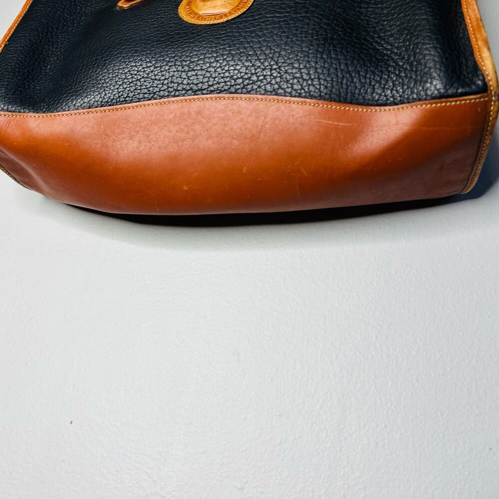 Vintage DOONEY & BOURKE 90s Black Tan Pebbled Leather Crossbody Strap Handbag - Picture 9 of 11